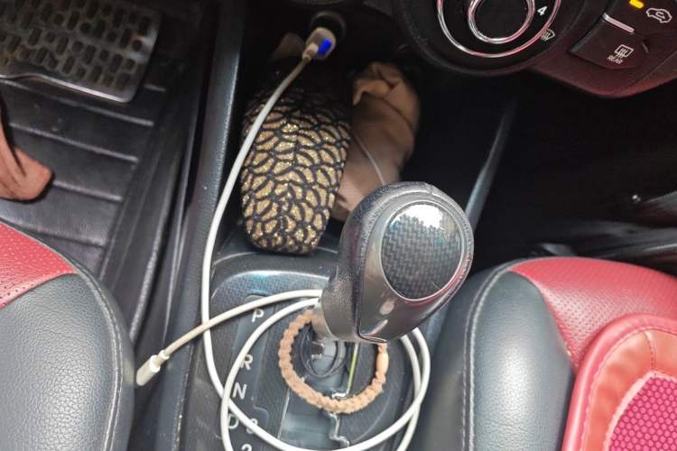 Used Kia K2 2012 Hatchback 1.4L Automatic Cool Edition Gear Lever