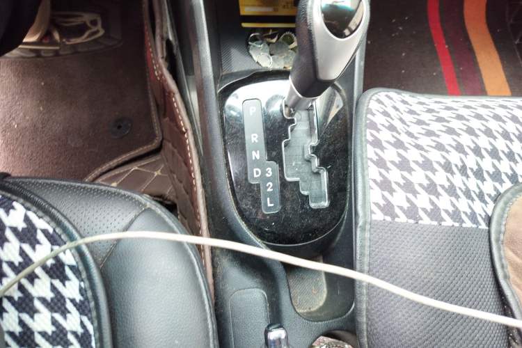 Used Kia K2 2012 Hatchback 1.6L AT Premium Gear Lever