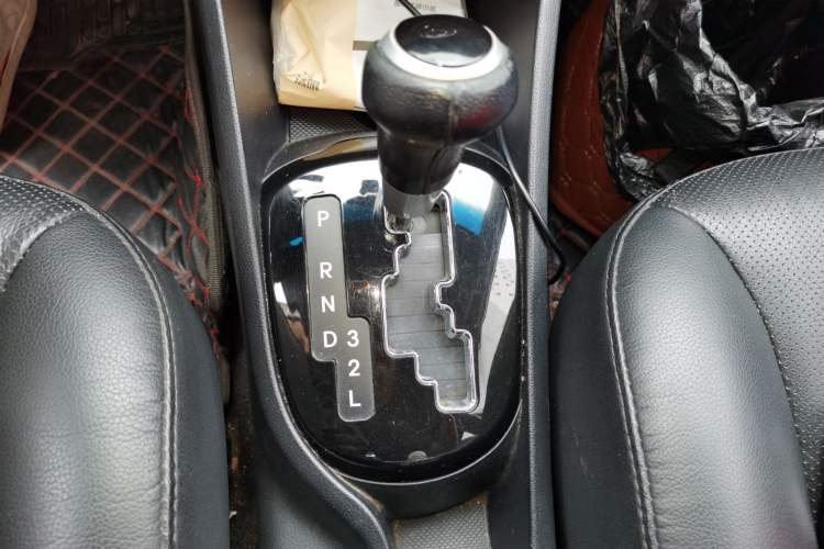 Used Kia K2 2012 Sedan 1.6L AT Premium ECO Gear Lever