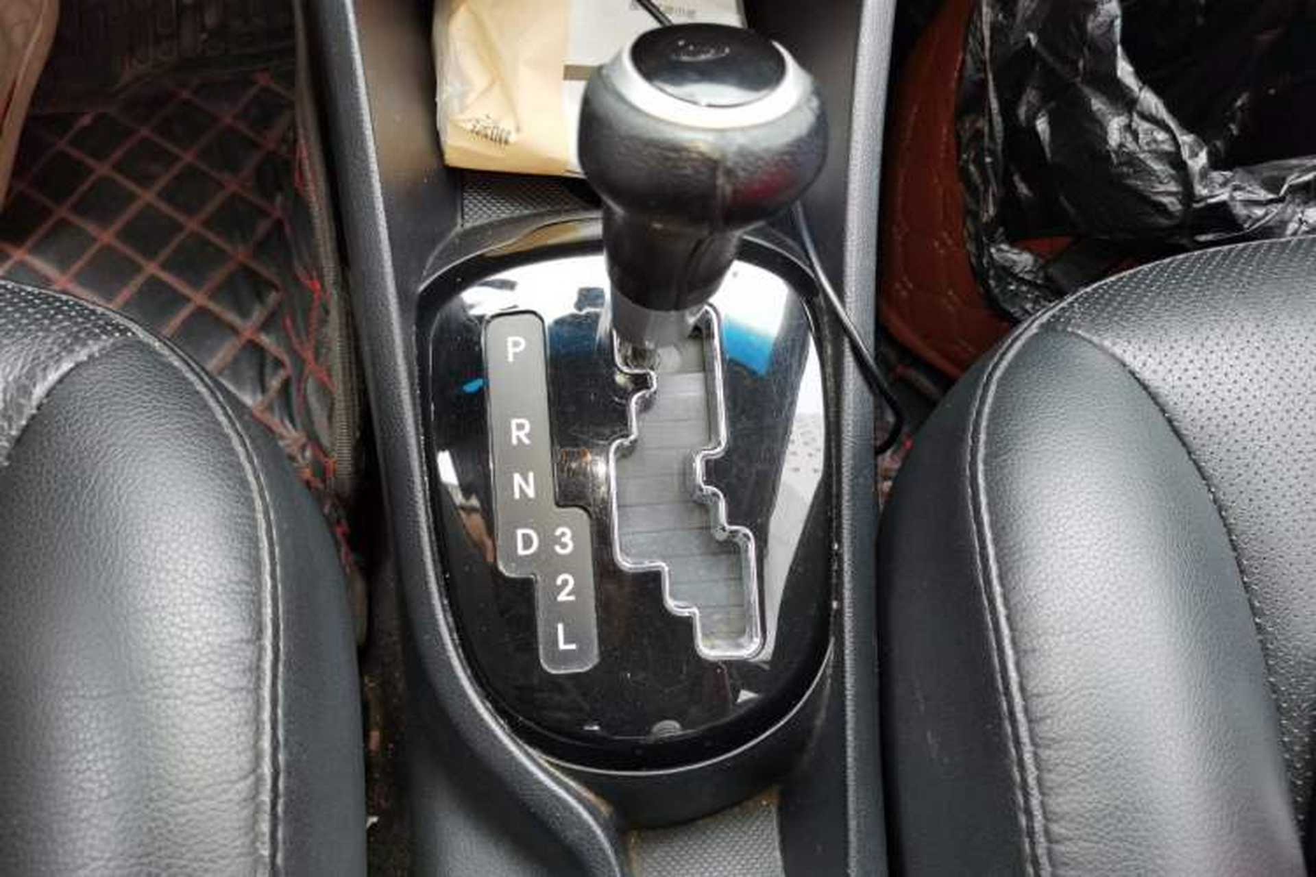 Used Kia K2 2012 Sedan 1.6L AT Premium ECO Gear Lever
