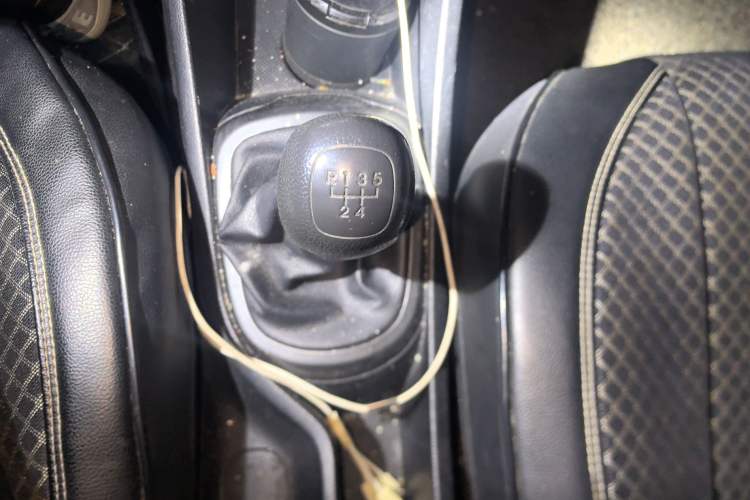 Used Kia K2 2012 Sedan 1.4L MT GLS Commemorative Edition Gear Lever