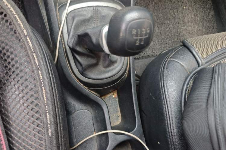 Used Kia K2 2012 Sedan 1.4L MT GLS Commemorative Edition Gear Lever