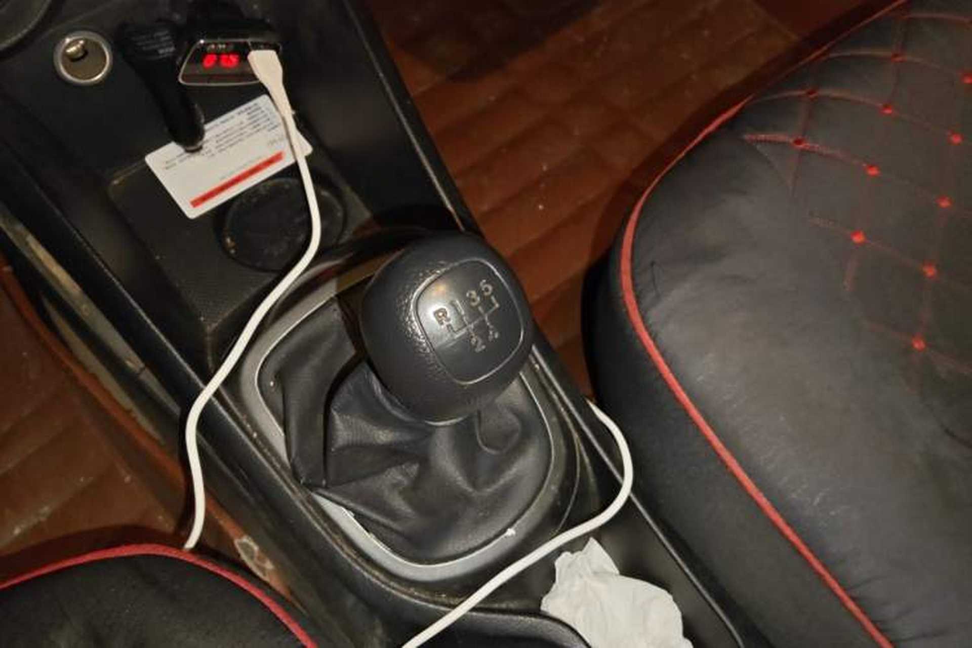 Used Kia K2 2012 Sedan 1.4L MT GLS Commemorative Edition Gear Lever