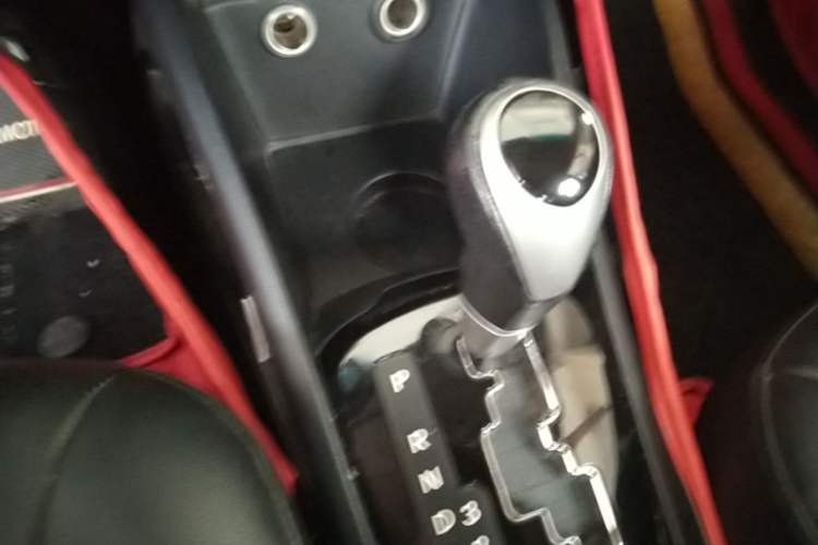 Used Kia K2 2012 Sedan 1.6L Automatic Transmission Premium Commemorative Edition Gear Lever