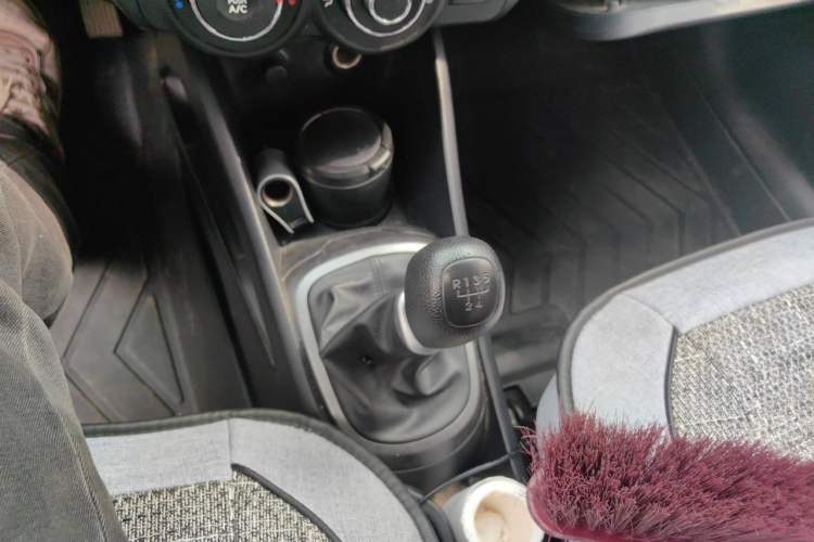 Used Kia K2 2012 Sedan 1.4L MT GLS Commemorative Edition Gear Lever