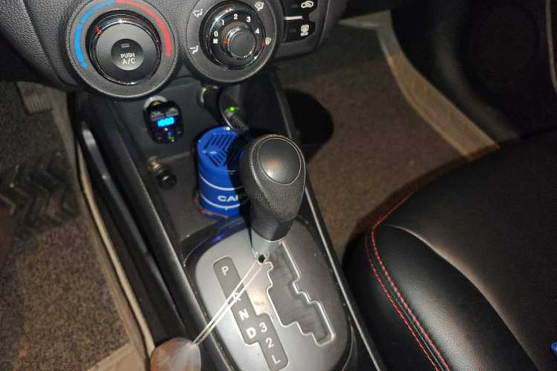 Used Kia K2 2012 Sedan 1.4L Automatic GLS Commemorative Edition Gear Lever