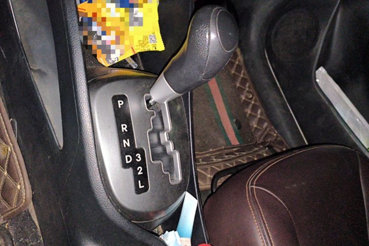 Used Kia K2 2012 Sedan 1.4L Automatic GLS Commemorative Edition Gear Lever
