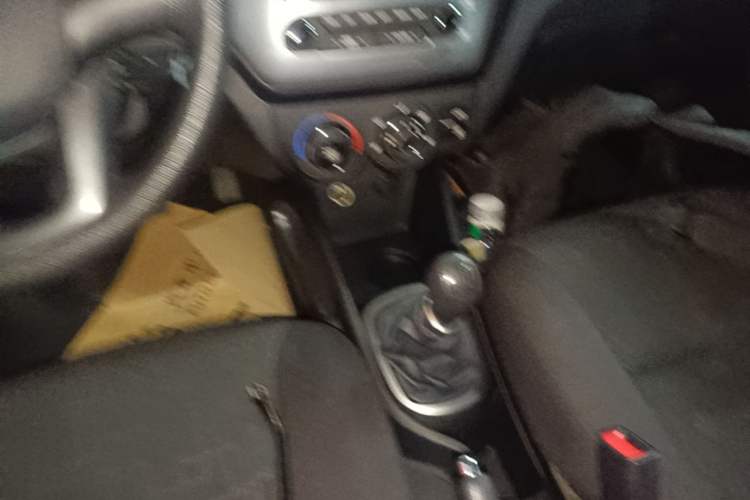 Used Kia K2 2012 Sedan 1.4L MT TOP Commemorative Edition Gear Lever