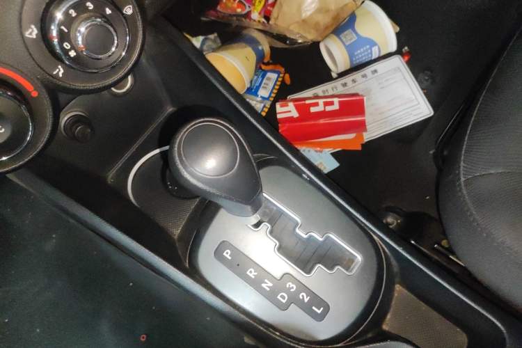 Used Kia K2 2012 Sedan 1.4L Automatic GLS Commemorative Edition Gear Lever