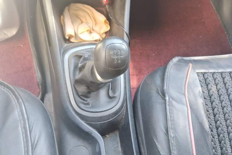 Used Kia K2 2012 Sedan 1.4L MT TOP Commemorative Edition Gear Lever