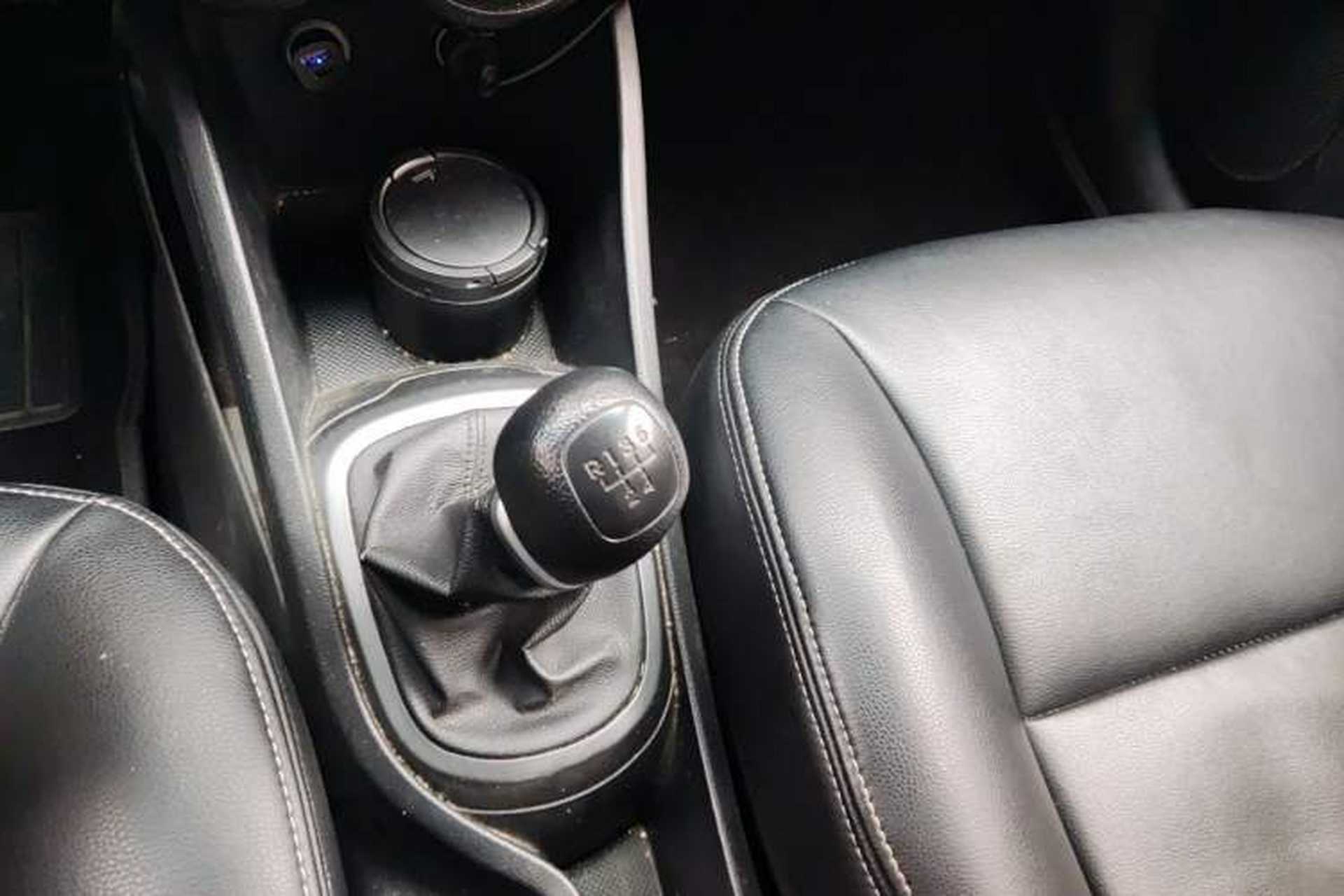 Used Kia K2 2012 Sedan 1.4L MT GLS Commemorative Edition Gear Lever