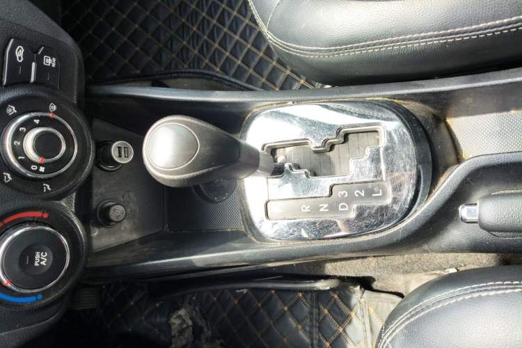 Used Kia K2 2012 Sedan 1.4L AT TOP Anniversary Edition Gear Lever