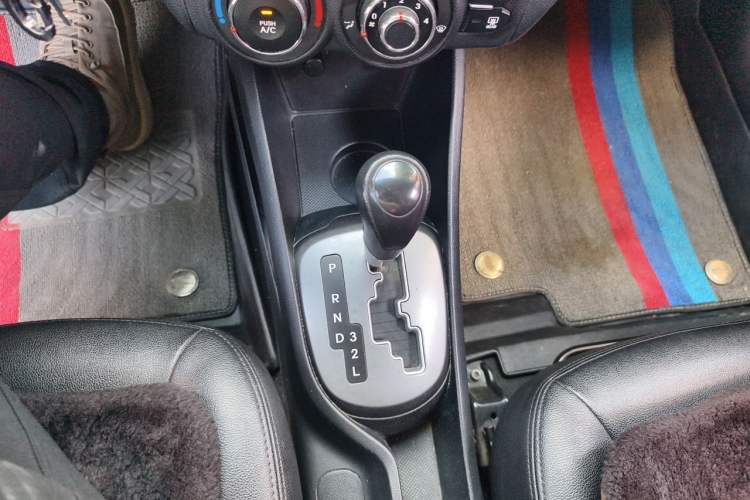Used Kia K2 2012 Sedan 1.4L Automatic GLS Commemorative Edition Gear Lever