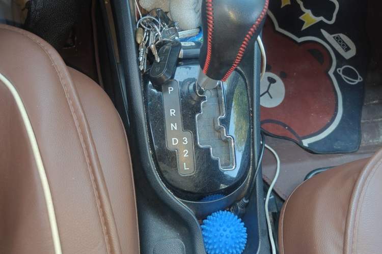Used Kia K2 2012 Sedan 1.6L AT Premium ECO Gear Lever