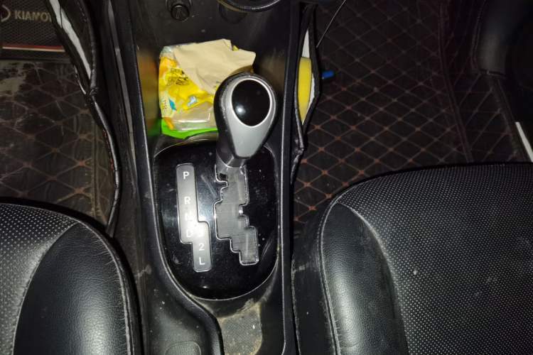 Used Kia K2 2012 Sedan 1.6L Automatic Transmission Premium Commemorative Edition Gear Lever