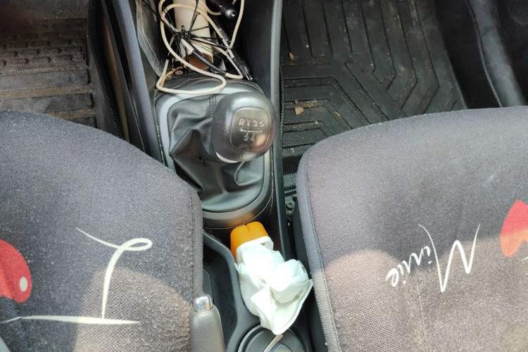 Used Kia K2 2012 Sedan 1.4L MT GLS Commemorative Edition Gear Lever