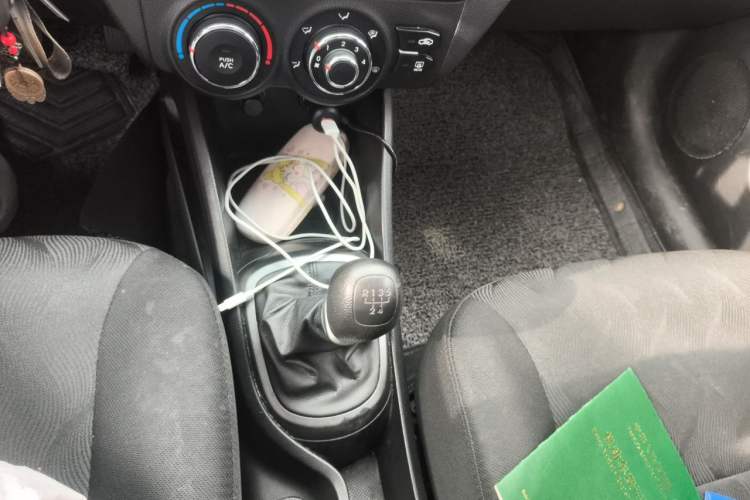 Used Kia K2 2012 Sedan 1.4L MT GLS Commemorative Edition Gear Lever
