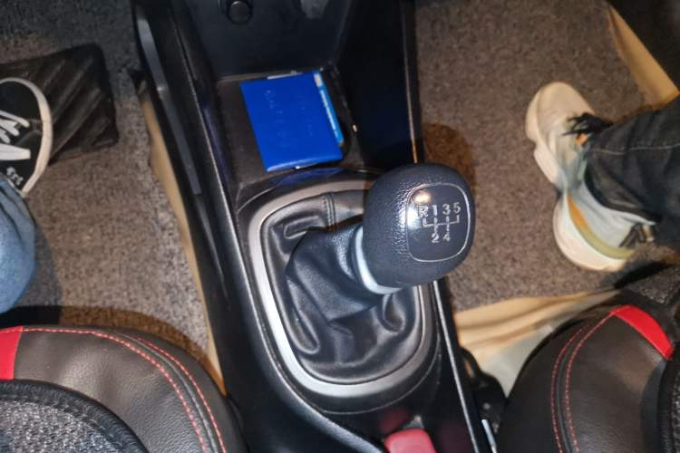 Used Kia K2 2012 Sedan 1.4L MT GLS Commemorative Edition Gear Lever