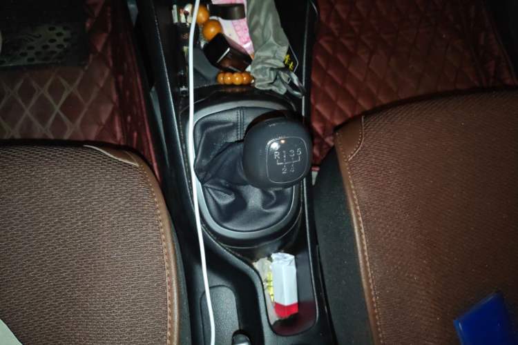 Used Kia K2 2012 Sedan 1.4L MT TOP Commemorative Edition Gear Lever