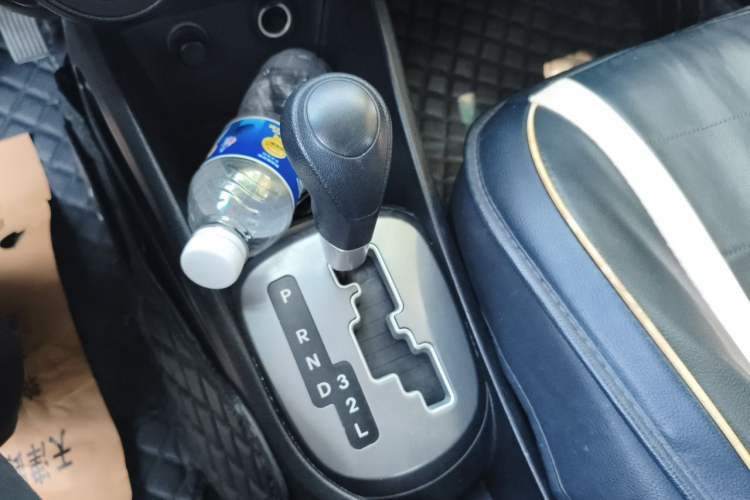 Used Kia K2 2012 Sedan 1.4L Automatic GLS Commemorative Edition Gear Lever