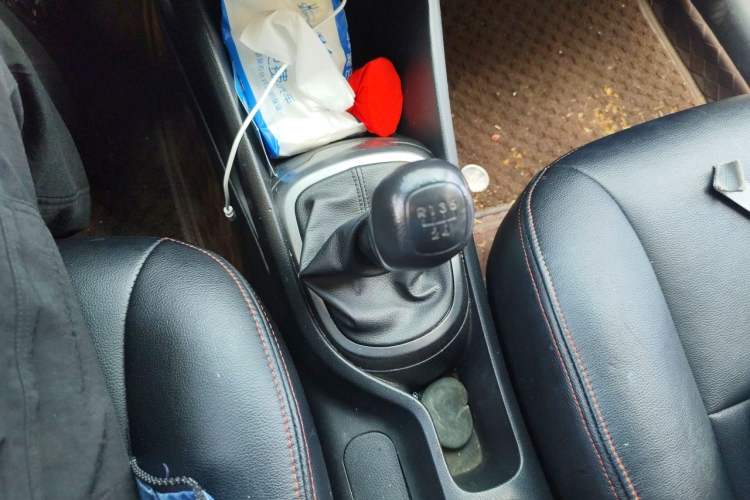 Used Kia K2 2012 Sedan 1.4L MT GLS Commemorative Edition Gear Lever