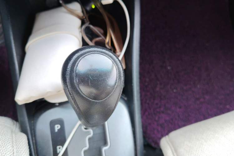 Used Kia K2 2012 Sedan 1.4L Automatic GLS Commemorative Edition Gear Lever