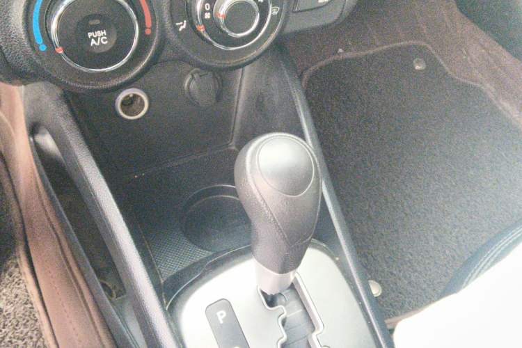 Used Kia K2 2012 Sedan 1.4L Automatic GLS Commemorative Edition Gear Lever