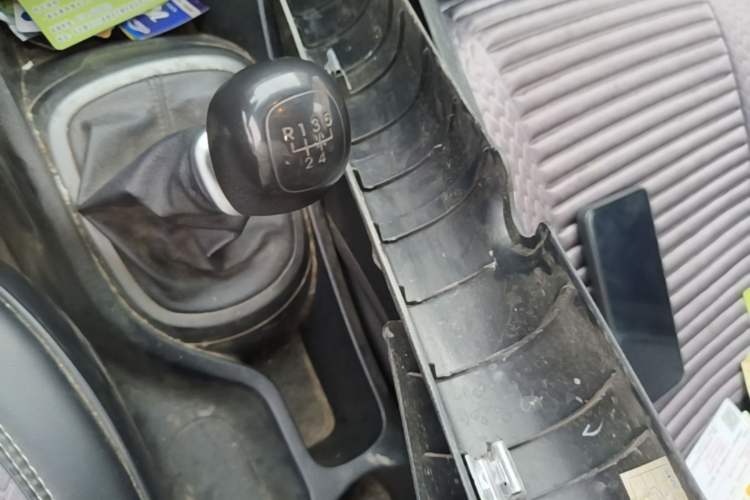 Used Kia K2 2012 Sedan 1.4L MT GLS Commemorative Edition Gear Lever
