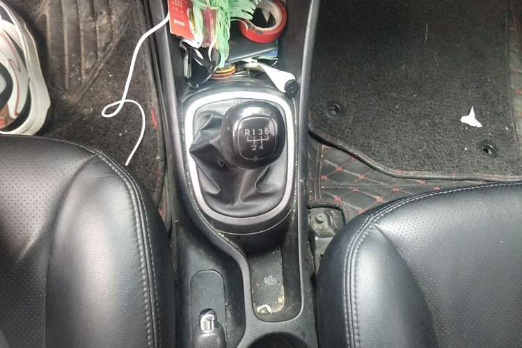 Used Kia K2 2012 Sedan 1.4L MT GLS Commemorative Edition Gear Lever