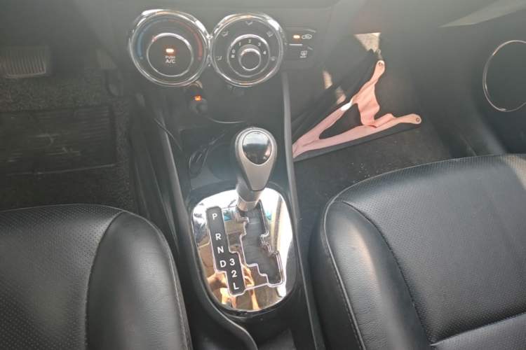 Used Kia K2 2012 Sedan 1.6L Automatic Transmission Premium Commemorative Edition Gear Lever