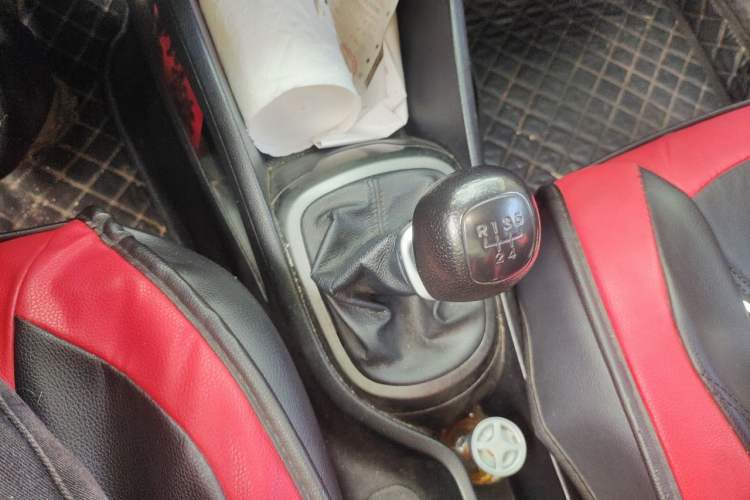 Used Kia K2 2012 Sedan 1.4L MT GLS Commemorative Edition Gear Lever