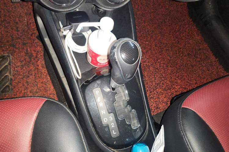 Used Kia K2 2012 Hatchback 1.4L Automatic Cool Edition Gear Lever
