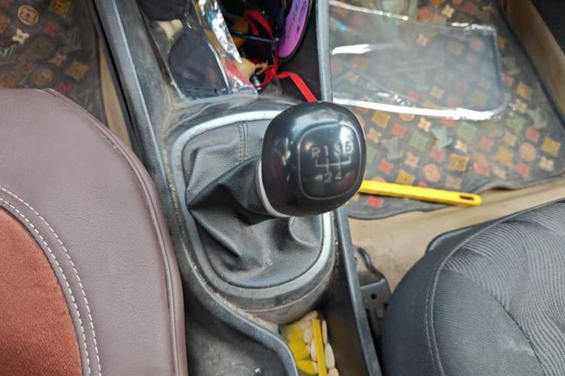 Used Kia K2 2012 Sedan 1.4L MT GLS Commemorative Edition Gear Lever