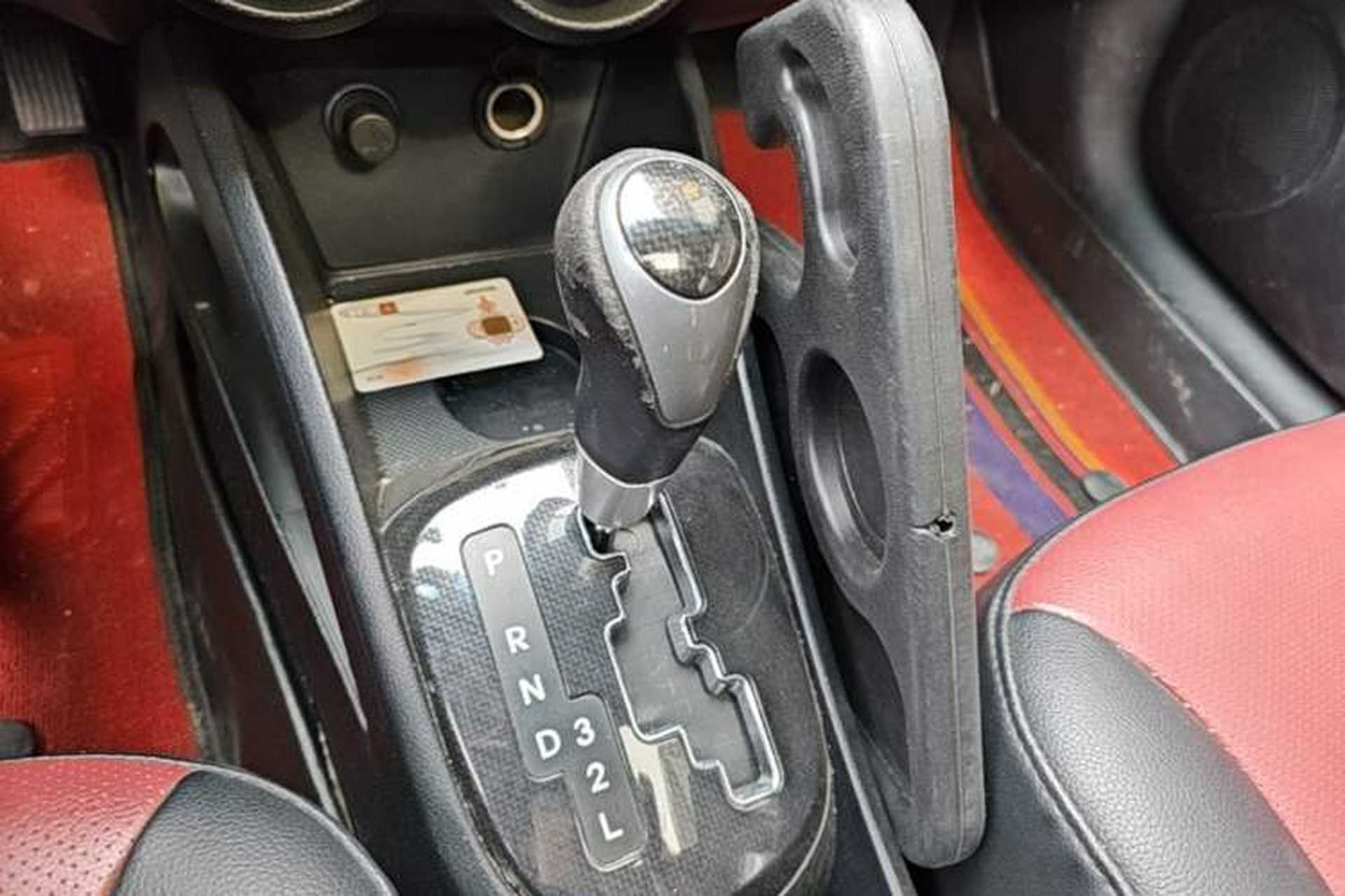 Used Kia K2 2012 Hatchback 1.4L Automatic Cool Edition Gear Lever