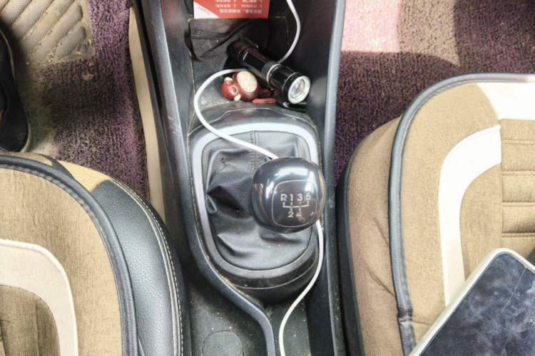 Used Kia K2 2012 Sedan 1.4L MT GLS Commemorative Edition Gear Lever