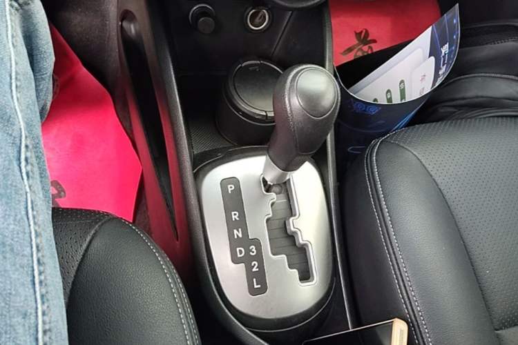 Used Kia K2 2012 Sedan 1.4L Automatic GLS Commemorative Edition Gear Lever