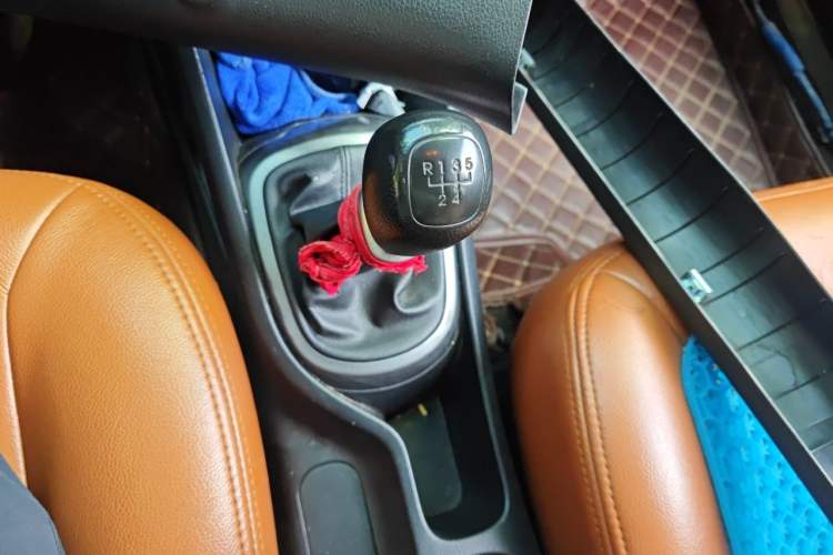 Used Kia K2 2012 Sedan 1.4L MT GLS Commemorative Edition Gear Lever