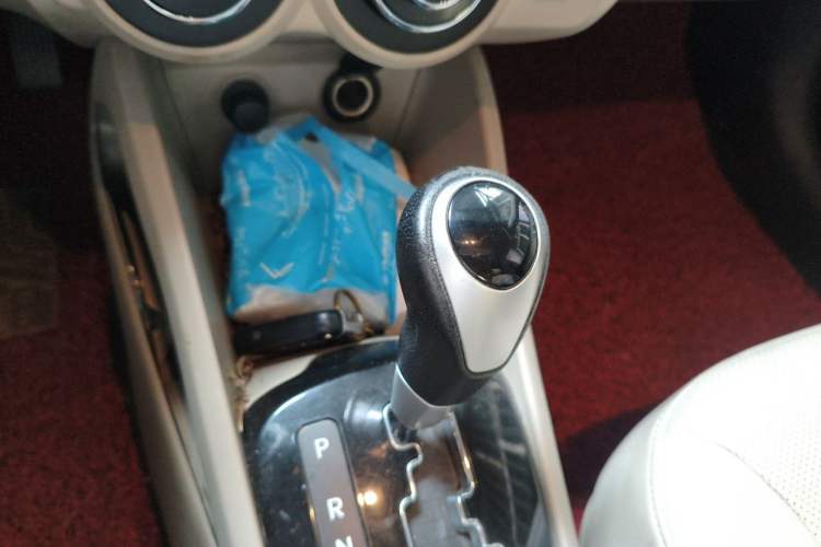 Used Kia K2 2012 Sedan 1.6L Automatic Transmission Premium Commemorative Edition Gear Lever
