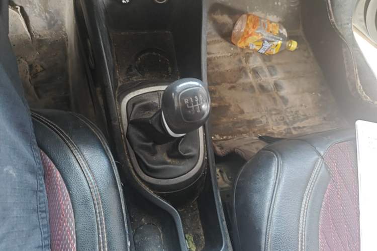 Used Kia K2 2012 Sedan 1.4L MT GLS Commemorative Edition Gear Lever