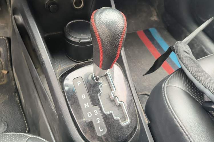 Used Kia K2 2012 Sedan 1.6L AT Premium ECO Gear Lever