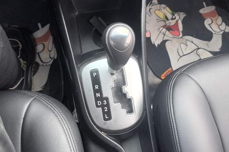 Used Kia K2 2012 Sedan 1.4L Automatic GLS Commemorative Edition Gear Lever