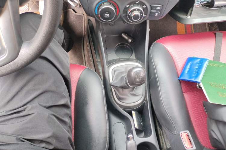 Used Kia K2 2012 Hatchback 1.4L MT Cool Edition Commemorative Model Gear Lever