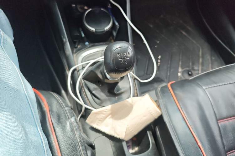 Used Kia K2 2012 Sedan 1.4L MT GLS Commemorative Edition Gear Lever