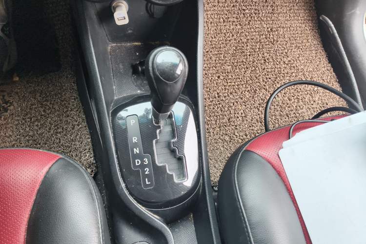 Used Kia K2 2012 Hatchback 1.4L Automatic Cool Edition Gear Lever