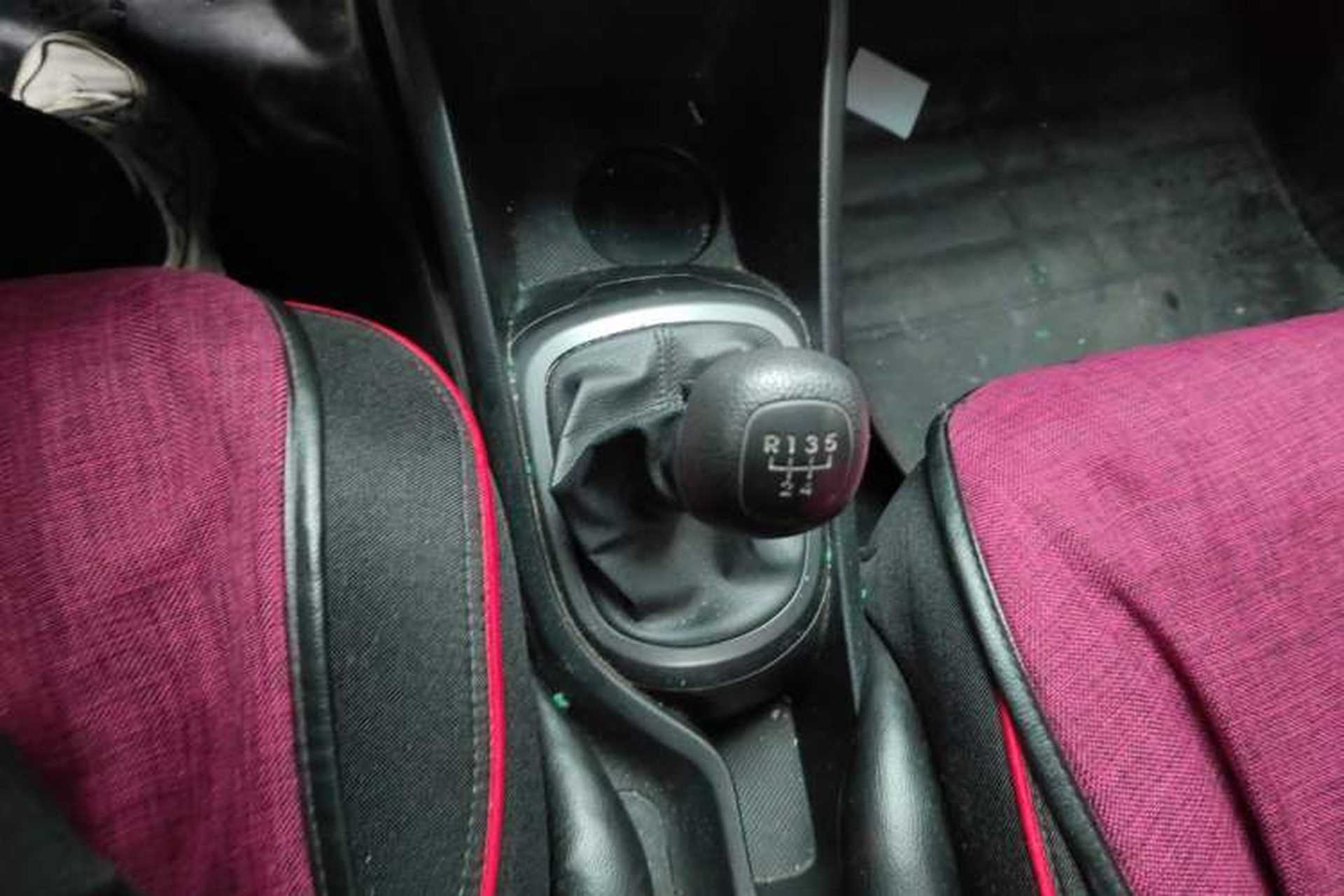 Used Kia K2 2012 Sedan 1.4L MT GLS Commemorative Edition Gear Lever