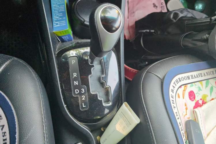 Used Kia K2 2012 Sedan 1.6L Automatic Transmission Premium Commemorative Edition Gear Lever