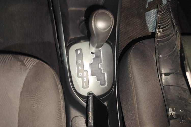 Used Kia K2 2012 Hatchback 1.4L AT GLS Commemorative Edition Gear Lever