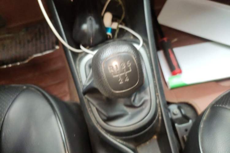 Used Kia K2 2012 Sedan 1.4L MT GLS Commemorative Edition Gear Lever