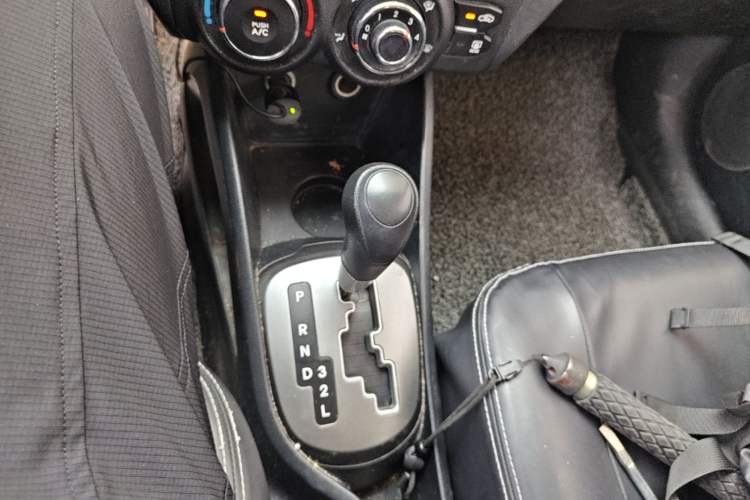 Used Kia K2 2012 Sedan 1.4L Automatic GLS Commemorative Edition Gear Lever