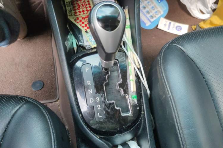 Used Kia K2 2012 Sedan 1.6L Automatic Transmission Premium Commemorative Edition Gear Lever